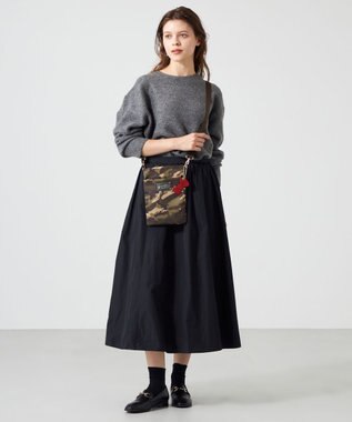 LA BAGAGERIE 【LA BAGAGERIE×HELLO KITTY】リボンチャーム付き　スクエアポシェット カーキ