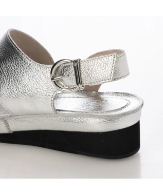 ing <ing>【WEB限定】【サスティナブル】ワイドストラップサンダル シルバー