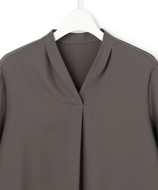 ICB 【先行予約】ライトストレッチアムンゼン Vネック半袖カットソー チャコール