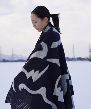 nitorito 【UNISEX】bonfula 牛と花モチーフ柄 ストール navy