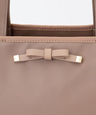 TOCCA 【A4サイズ対応・撥水】JOLIE KNOT NYLONTOTE トートバッグ ベージュ系