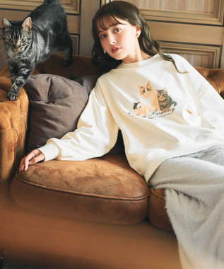 Feroux 【猫カフェMOCHAコラボ】猫ちゃんプリント トレーナー ライトイエロー系