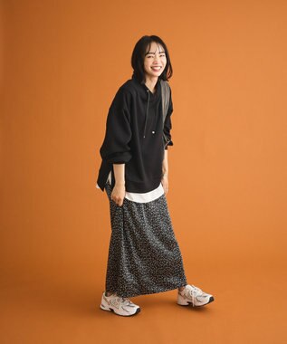 Green Parks すっきり見えシルエットサテンナロースカート Flower Black