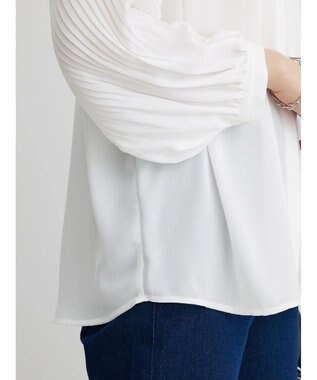 Green Parks 袖プリーツ衿付きブラウス Off White