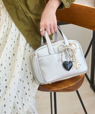 Phoebe レタードキーチャーム　チャーム ゴールド