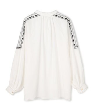 BEIGE， AXI / 刺繍ステッチ ドルマンスタンドブラウス Ecru