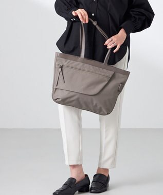 Y'SACCS コーデュロイライクナイロントート グレージュ