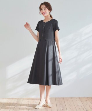 Tiaclasse 【小倉優子さん着用・洗える】フラップ付きミディアム丈フレアワンピース チャコールグレー