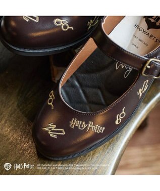 ing <ing>【ハリー・ポッターコラボレーション】刺繍モチーフメリージェーンパンプス