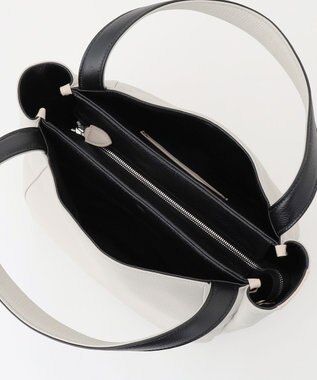 Y'SACCS シュリンクレザートート Mサイズ アイボリー