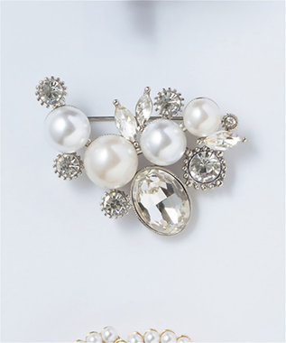 23区 パールMIXトライアングル ブローチ