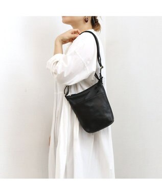 UNBILLION アトランタ ATLANTA / 牛革縦ミニショルダー ブラック