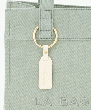LA BAGAGERIE チャーム付きデニムバッグ Mサイズ ブルー