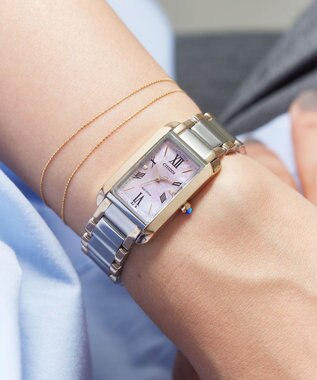 CITIZEN 【白蝶貝のレクタンギュラーモデル】使いやすいシルバーとウォームゴールドのバイカラーウオッチ