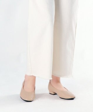 Dominic3 シープレザー バックゴムソフトパンプス ベージュ