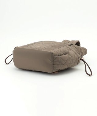 LA BAGAGERIE グリッドキルティングリュック グレージュ