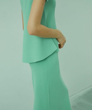 BEIGE， HOLLY / ペプラムニット Sage