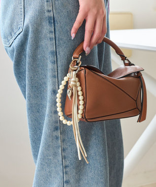 Phoebe エレガントパールストラップチャーム ホワイト