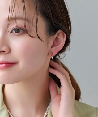 Phoebe 【金属アレルギー対応】【痛くないシリーズ】モーションメタルクリスタルループフィットイヤリング　シャンパンゴールド シャンパンゴールド