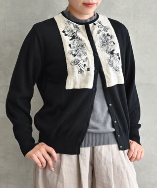 muuc 〈細番手の高級綿糸コットンコーマ糸〉〈洗練された繊維だけを残した滑らかな肌触り〉スミレ押し花刺繍のカーディガン