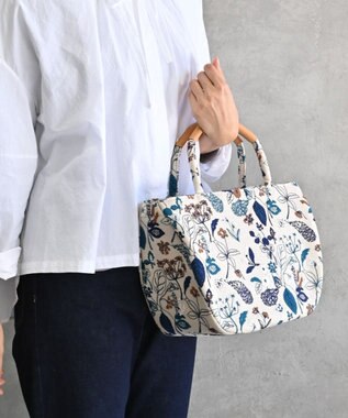 AND WOOL 筆記帳刺繍の半円バッグ ベージュ