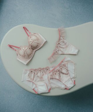 AMPHI 【sweet web掲載】 ノンワイヤーブラ 谷間をメイク 脇高設計 A～Gカップまで対応 大きいサイズ 【BRAGENIC ブラジェニック 脇高細見えタイプ】 ブラジャー ブラ BMI353 アンフィ／ワコール ピーチ