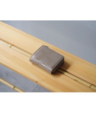 MIYABIYA La quoh with kirakaracho　角つなぎ ソフトレザー L字ミニウォレット 胡桃染（トープ）