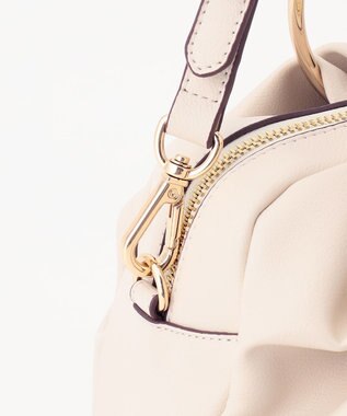 23区 メタルハンドル ショルダー バッグ アイボリー系