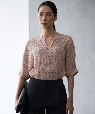 ICB L 【WEB限定】BackSatinAmunzen 5分袖キーネックブラウス