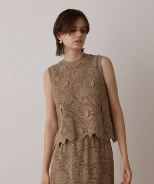 GRACE CONTINENTAL クロシュ刺繍トップ ベージュ