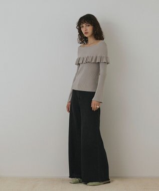 GRACE CONTINENTAL オフショルフリルニットトップ グレー