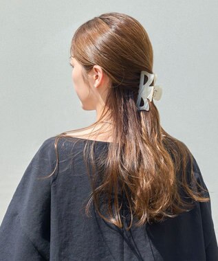 Phoebe <オンワード限定セット>【痛くないシリーズ】マーブルカラーバンスクリップ×ラインストーンパールフロートライトフィットイヤリング ホワイト