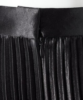 23区 【エステータ】シャイニーサテン プリーツスカート ブラック系