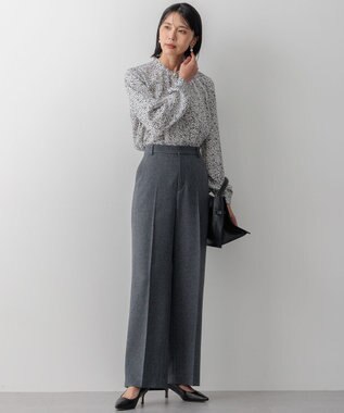 23区 【吸水速乾/UVケア/防シワ性】シャドージオメトリック プリント ブラウス ホワイト系