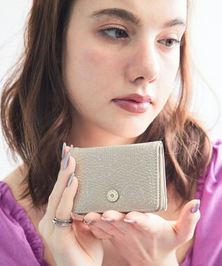 style code 【MERCURYDUO/マーキュリーデュオ】メタリッククラック調型押し　三つ折りミニ財布 シルバー