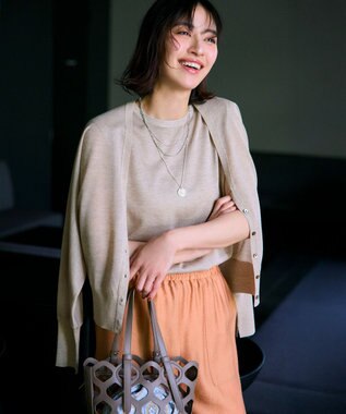 23区 【CanCam10月号掲載/新色追加】シャイニーシアー ノースリーブ ニット アイボリー系