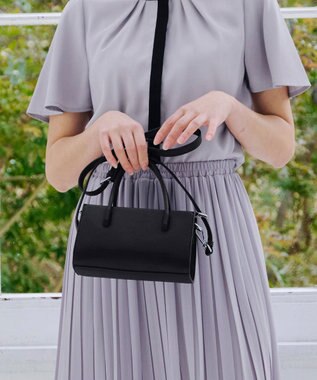 Tiaclasse 【本革】ショルダーストラップ付きスクエアミニバッグ ブラック