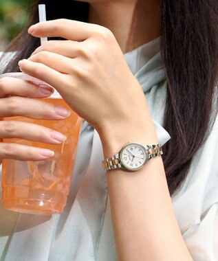 CITIZEN 【少し大きめ28mm】抜け感と透明感のあるソーラーテック電波時計 シルバー