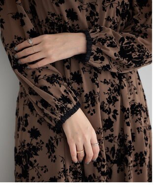 YECCA VECCA ボタニカル柄フロッキープリントワンピース Beige