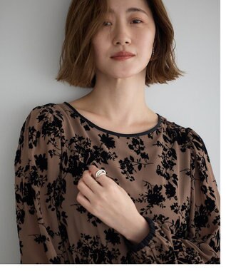 YECCA VECCA ボタニカル柄フロッキープリントワンピース Beige