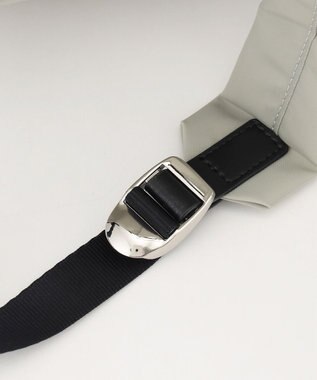 LA BAGAGERIE トライアングルリュックサック ライトグレー