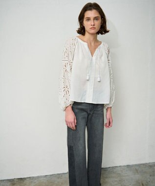 GRACE CONTINENTAL ヤシ柄カットワークトップ ホワイト