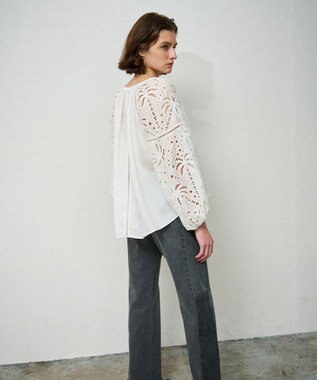 GRACE CONTINENTAL ヤシ柄カットワークトップ ホワイト