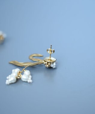 monshiro 【ガラスパール】スズランプチ ピアス ホワイト×ゴールド