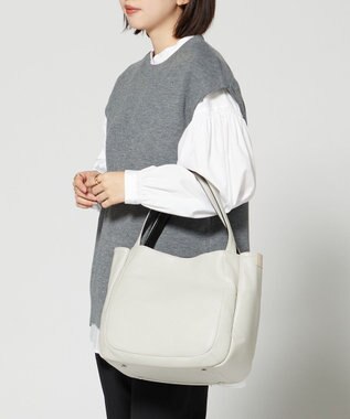 Y'SACCS シュリンクレザートート Mサイズ アイボリー