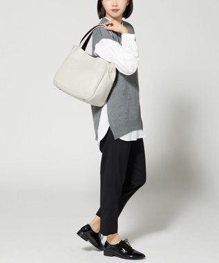 Y'SACCS シュリンクレザートート Mサイズ アイボリー