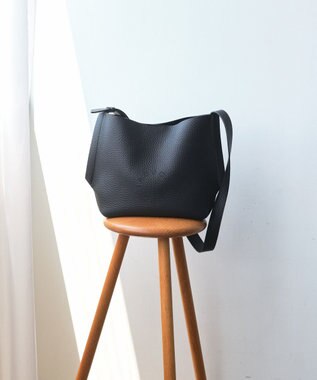 IACUCCI ルオータ ミディアムショルダー ALCE ブラック