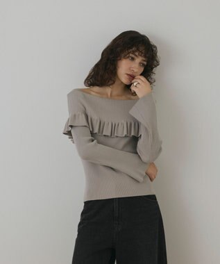 GRACE CONTINENTAL オフショルフリルニットトップ グレー