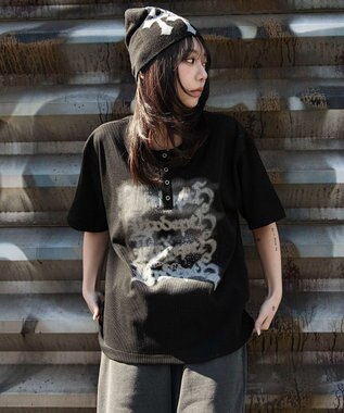 WEGO 【ユニセックス着用ITEM】グラフィックヘンリーネックT（SS） ブラック