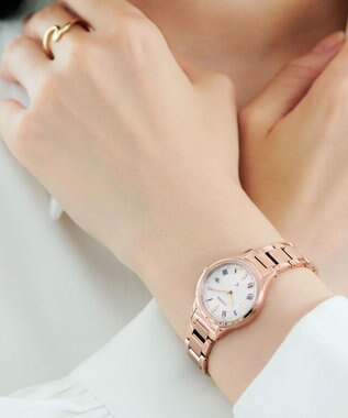CITIZEN 【クロスシー】肌を美しくみせる「サクラピンク/R」が上品に輝くhikari collection　光発電エコ・ドライブ電波時計 サクラ色